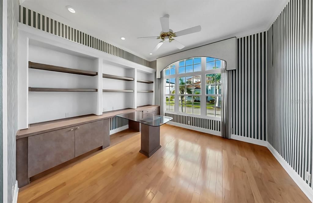 合同活跃: $1,025,000 (4 贝兹, 3 浴室, 2928 平方英尺)