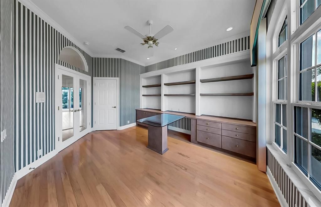 合同活跃: $1,025,000 (4 贝兹, 3 浴室, 2928 平方英尺)