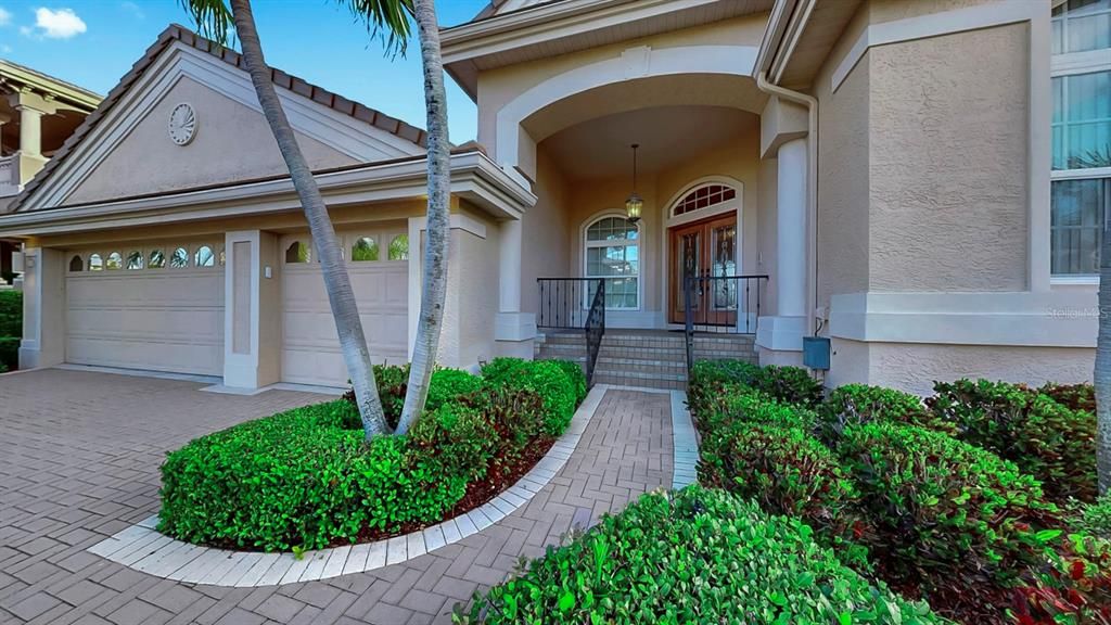 合同活跃: $1,025,000 (4 贝兹, 3 浴室, 2928 平方英尺)