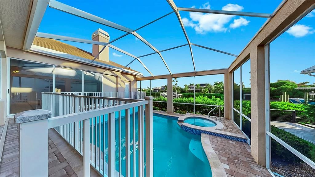 合同活跃: $1,025,000 (4 贝兹, 3 浴室, 2928 平方英尺)