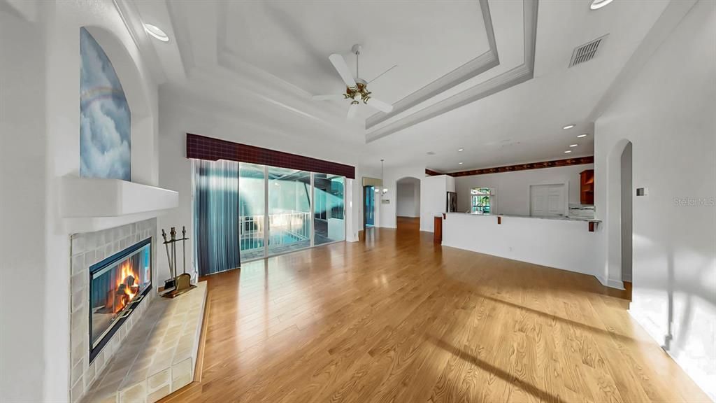 合同活跃: $1,025,000 (4 贝兹, 3 浴室, 2928 平方英尺)