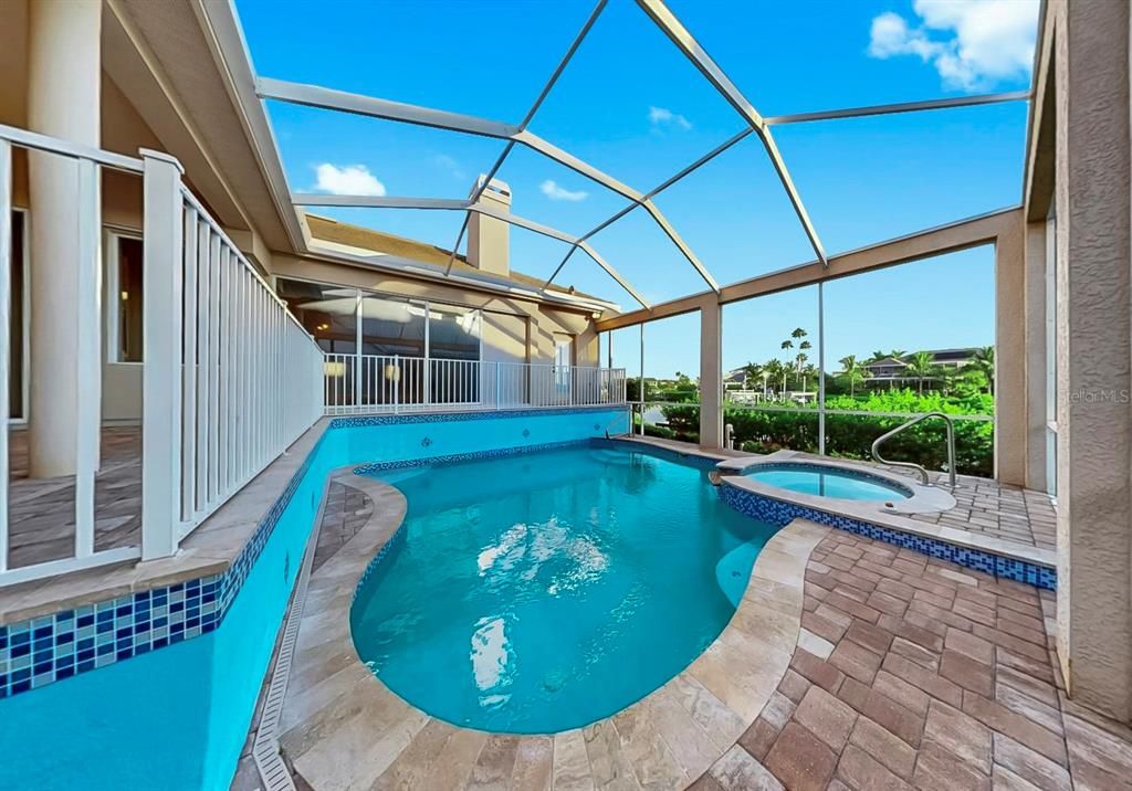 合同活跃: $1,025,000 (4 贝兹, 3 浴室, 2928 平方英尺)