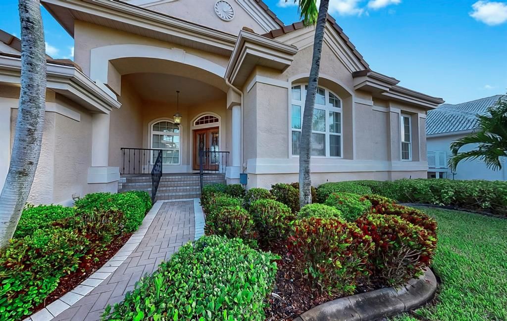 合同活跃: $1,025,000 (4 贝兹, 3 浴室, 2928 平方英尺)