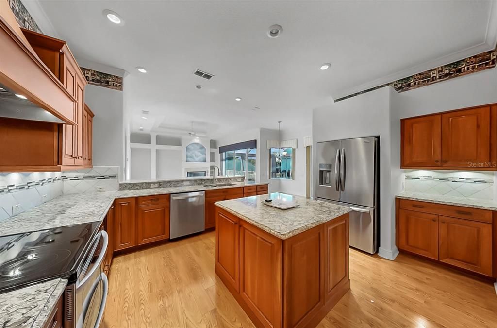 合同活跃: $1,025,000 (4 贝兹, 3 浴室, 2928 平方英尺)