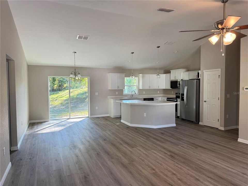 Activo con contrato: $274,500 (3 camas, 2 baños, 1557 Pies cuadrados)