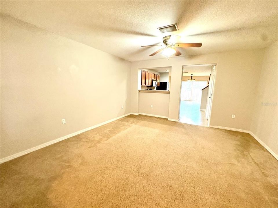 出租: $1,595 (2 贝兹, 2 浴室, 1254 平方英尺)