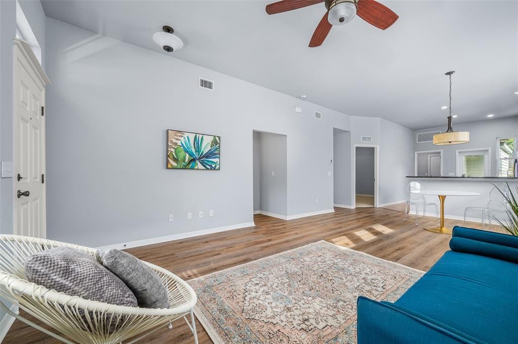 For Sale: $315,000 (2 beds, 2 baths, 1256 Square Feet)