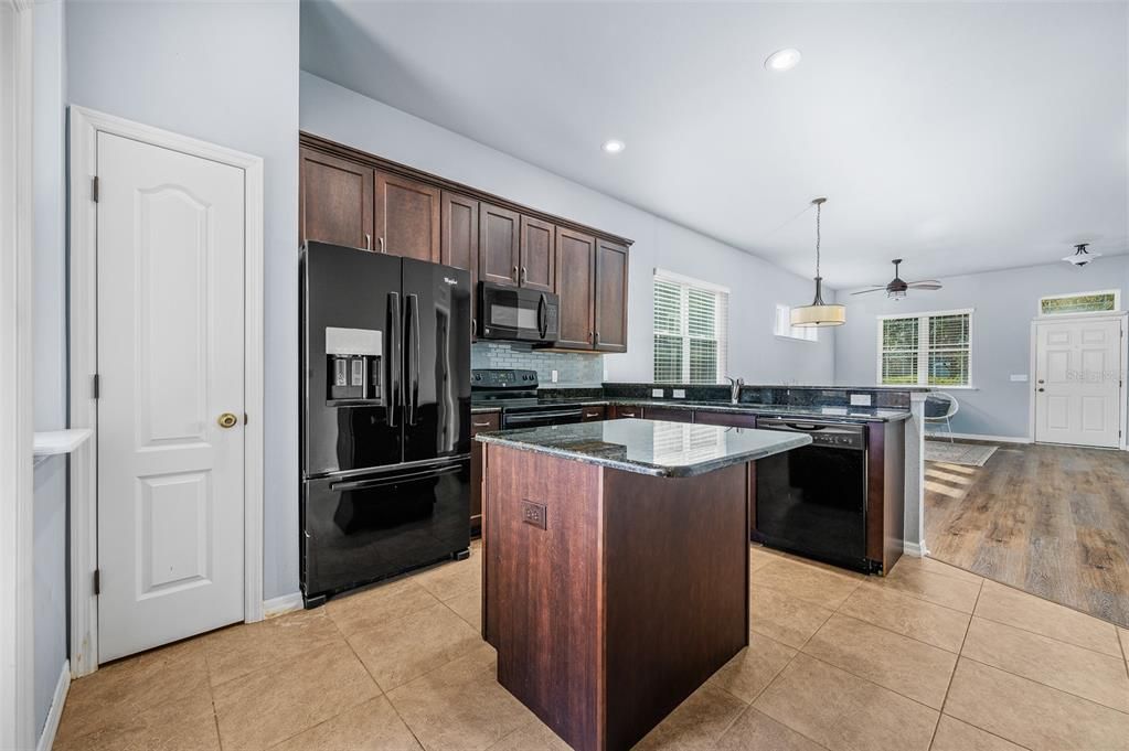 For Sale: $315,000 (2 beds, 2 baths, 1256 Square Feet)