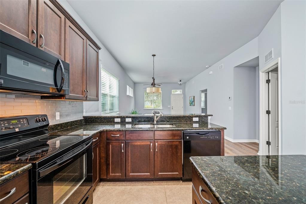 For Sale: $315,000 (2 beds, 2 baths, 1256 Square Feet)