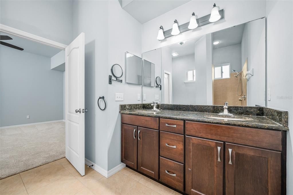 For Sale: $315,000 (2 beds, 2 baths, 1256 Square Feet)