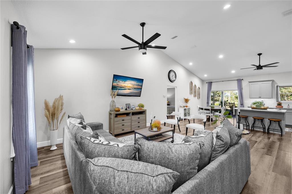 Active With Contract: $465,000 (3 beds, 2 baths, 1738 Square Feet)