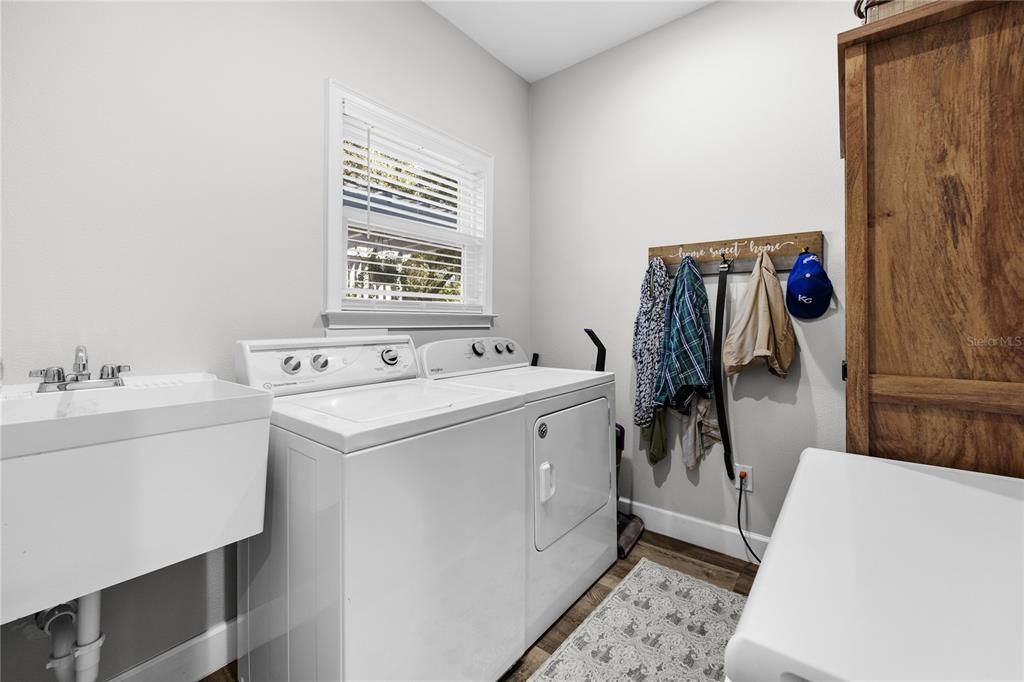 Active With Contract: $465,000 (3 beds, 2 baths, 1738 Square Feet)