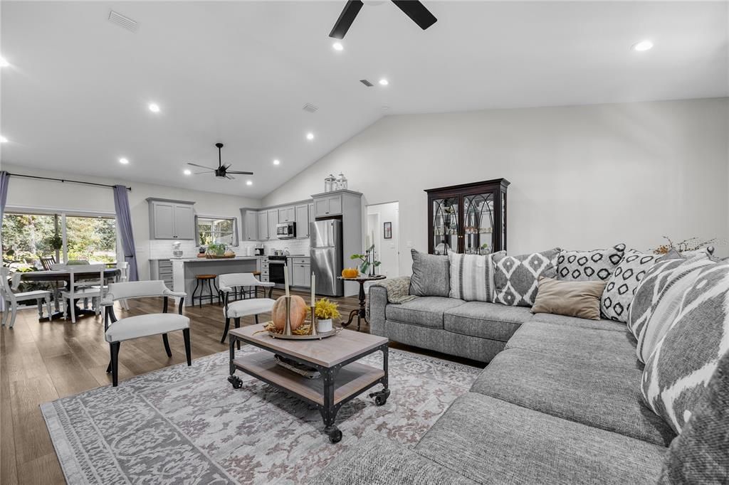 Active With Contract: $465,000 (3 beds, 2 baths, 1738 Square Feet)