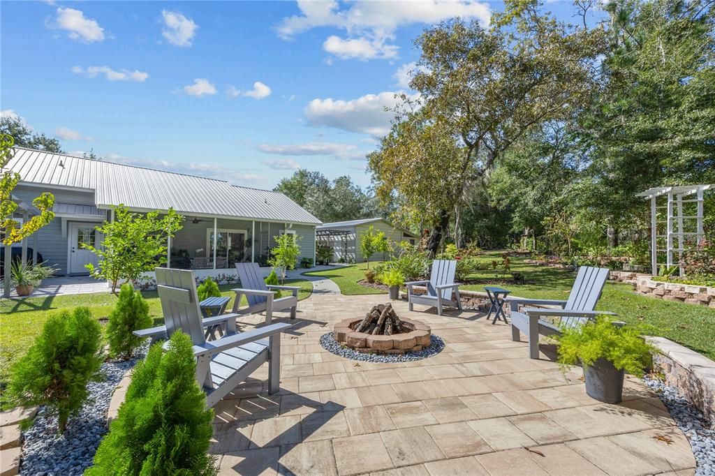 Active With Contract: $465,000 (3 beds, 2 baths, 1738 Square Feet)