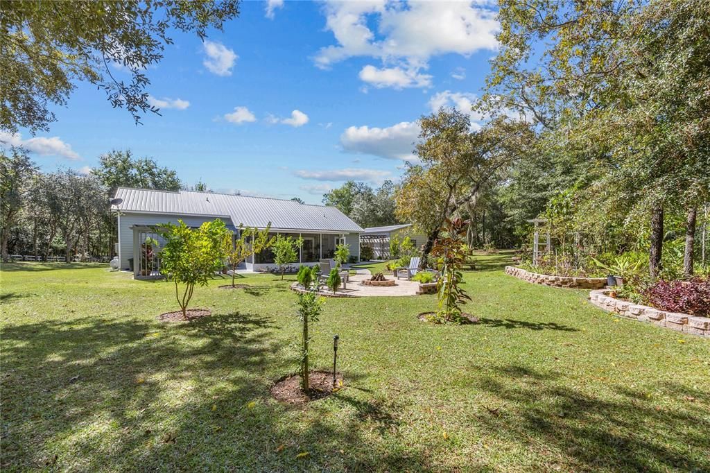 Active With Contract: $465,000 (3 beds, 2 baths, 1738 Square Feet)