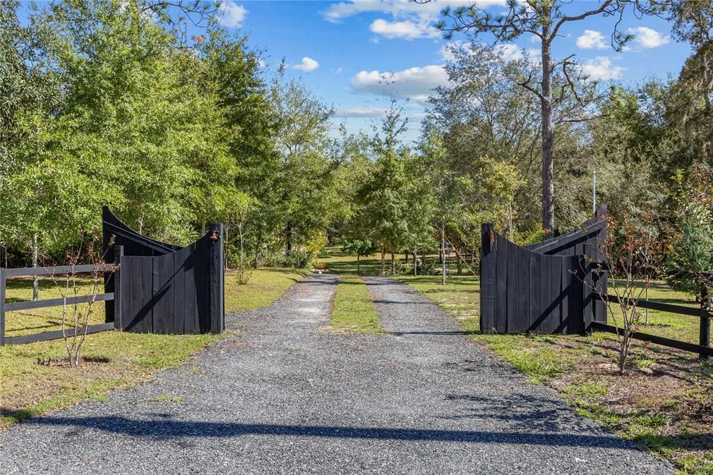 Active With Contract: $465,000 (3 beds, 2 baths, 1738 Square Feet)