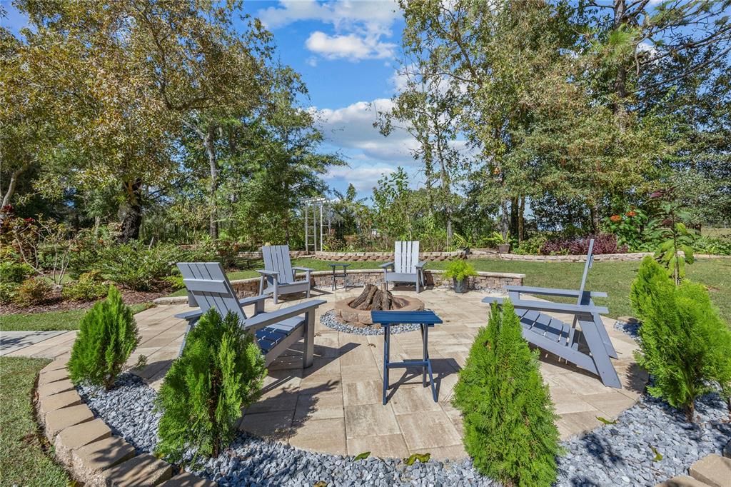 Active With Contract: $465,000 (3 beds, 2 baths, 1738 Square Feet)