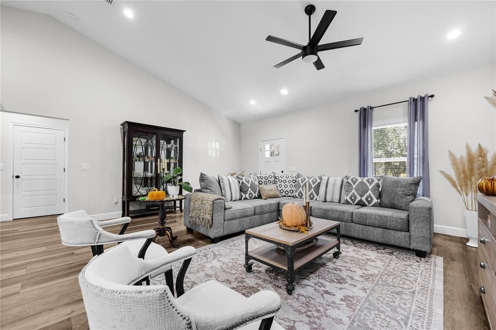 Active With Contract: $465,000 (3 beds, 2 baths, 1738 Square Feet)
