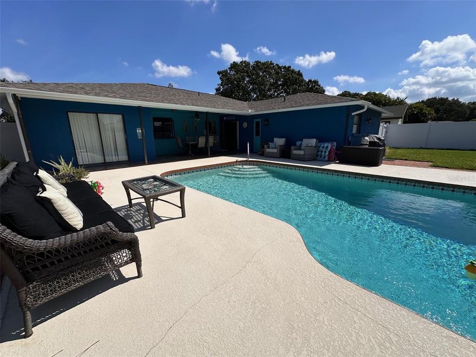 For Sale: $569,000 (3 beds, 2 baths, 1982 Square Feet)