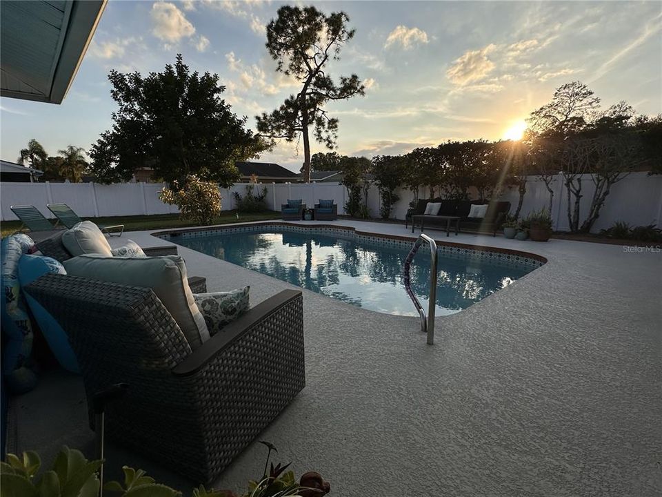 For Sale: $569,000 (3 beds, 2 baths, 1982 Square Feet)