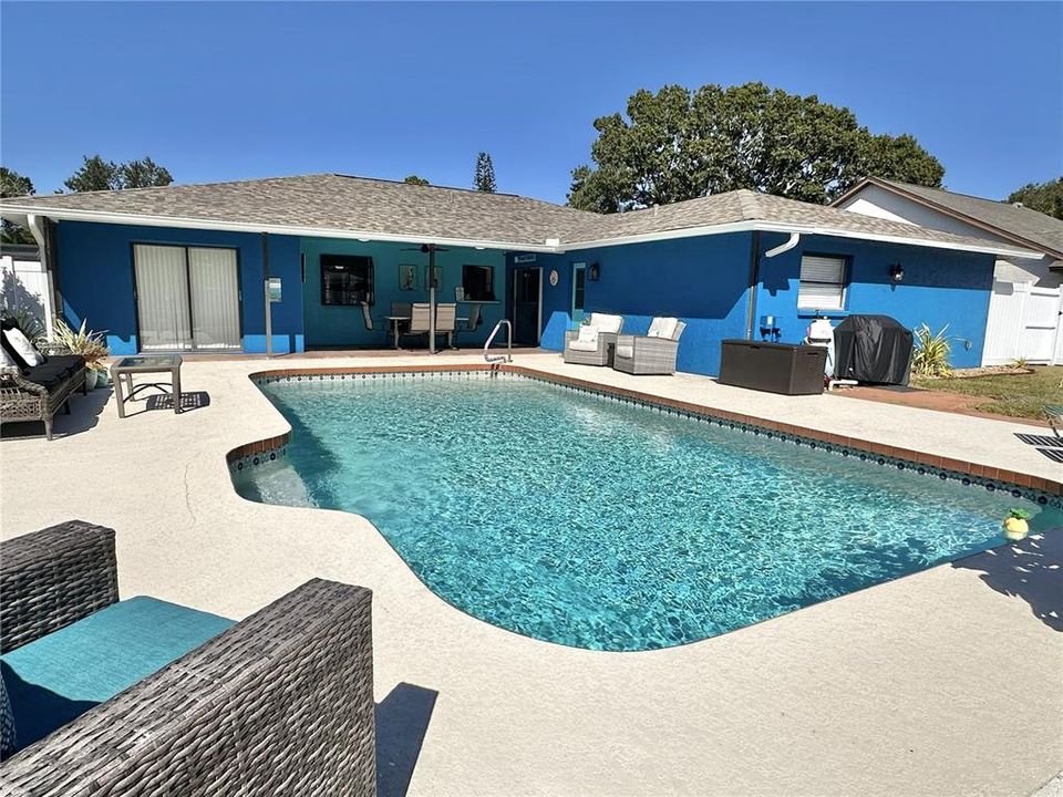 For Sale: $569,000 (3 beds, 2 baths, 1982 Square Feet)