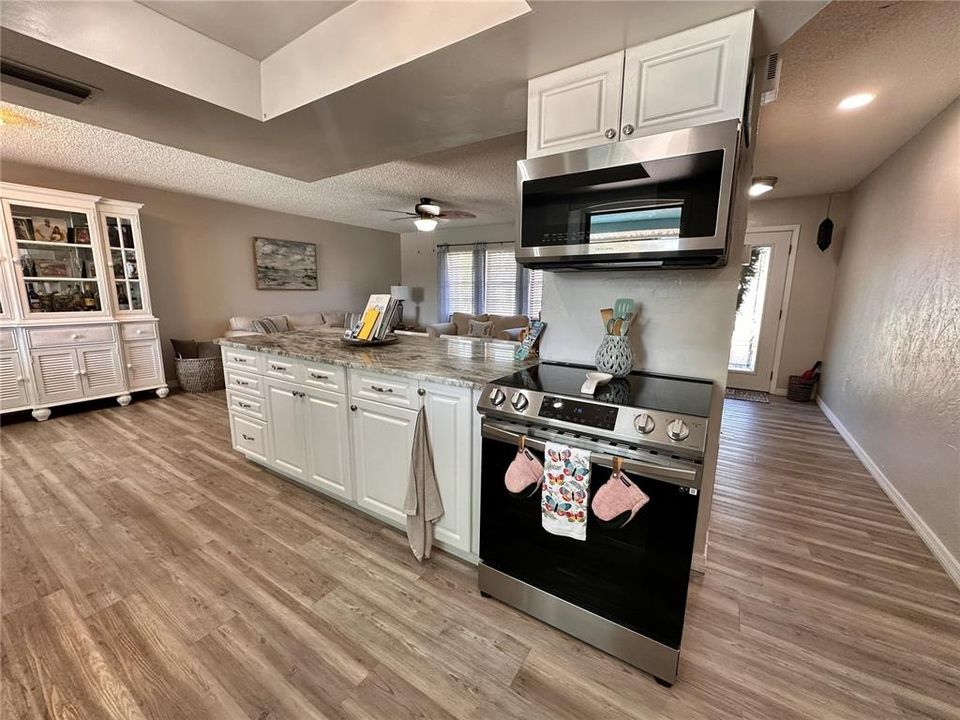 For Sale: $569,000 (3 beds, 2 baths, 1982 Square Feet)