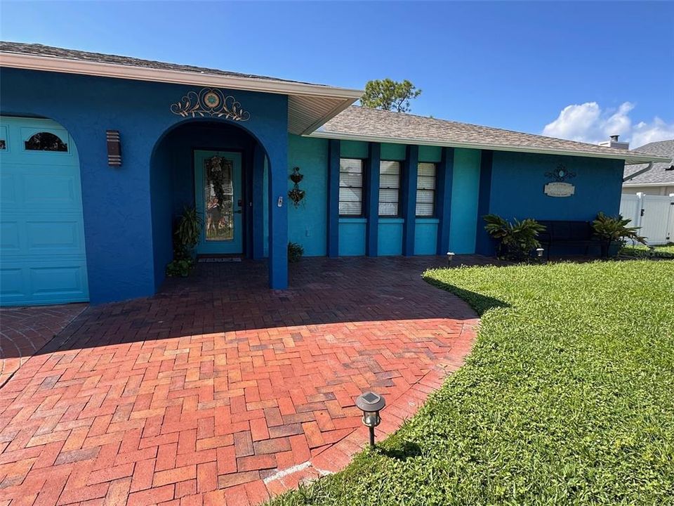 For Sale: $569,000 (3 beds, 2 baths, 1982 Square Feet)