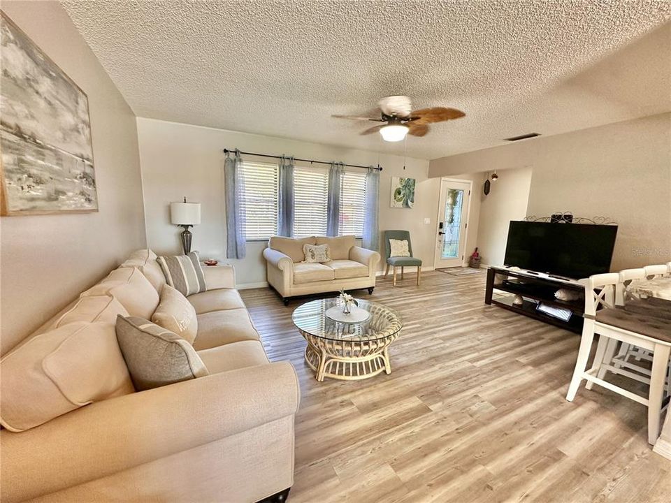 For Sale: $569,000 (3 beds, 2 baths, 1982 Square Feet)