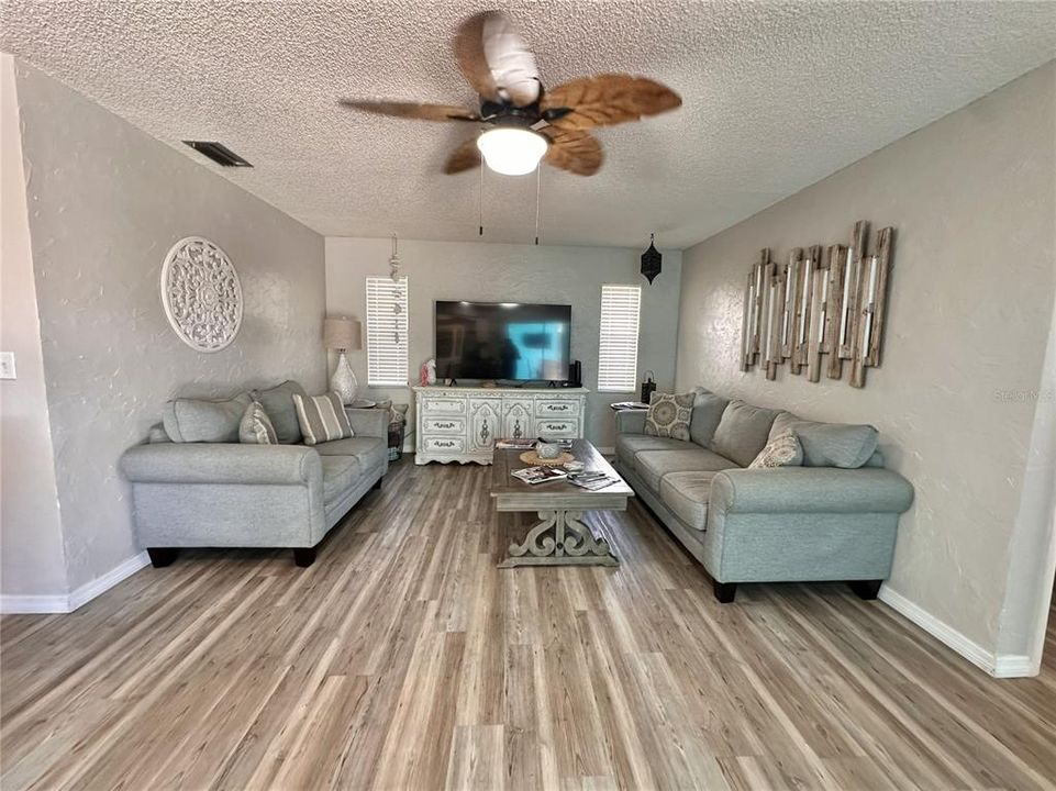 For Sale: $569,000 (3 beds, 2 baths, 1982 Square Feet)