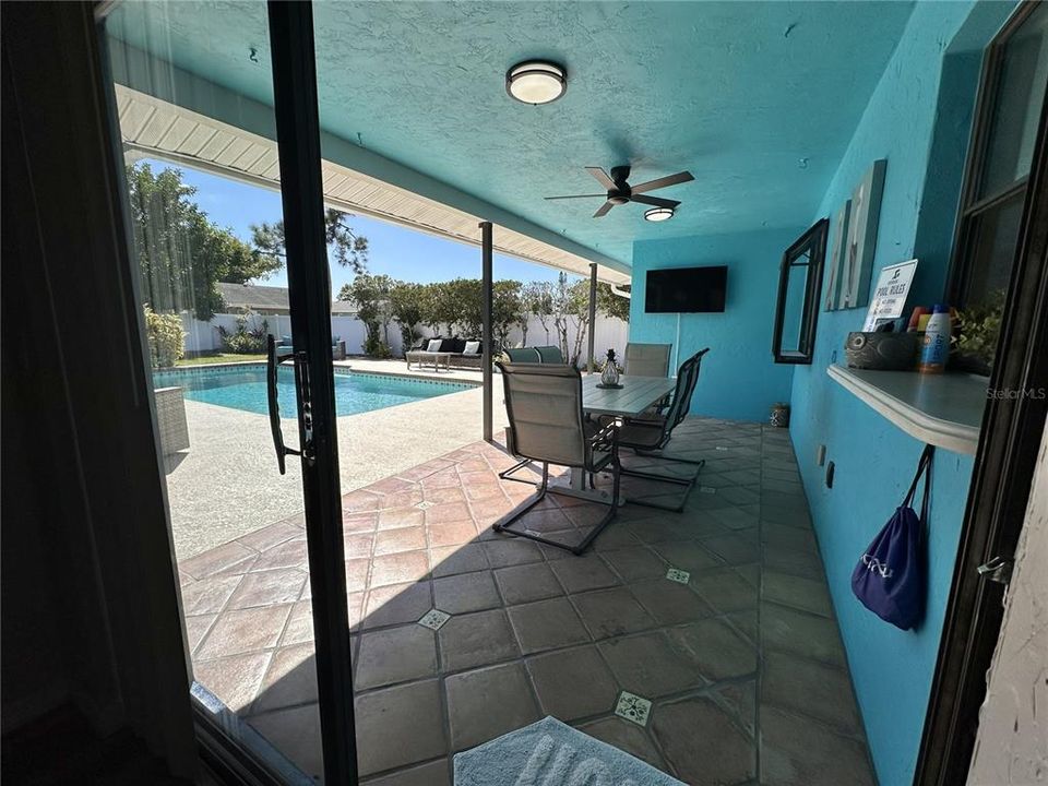 For Sale: $569,000 (3 beds, 2 baths, 1982 Square Feet)