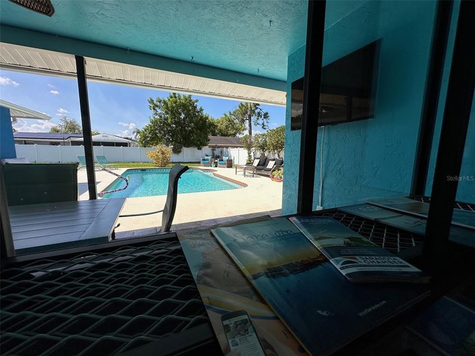 For Sale: $569,000 (3 beds, 2 baths, 1982 Square Feet)