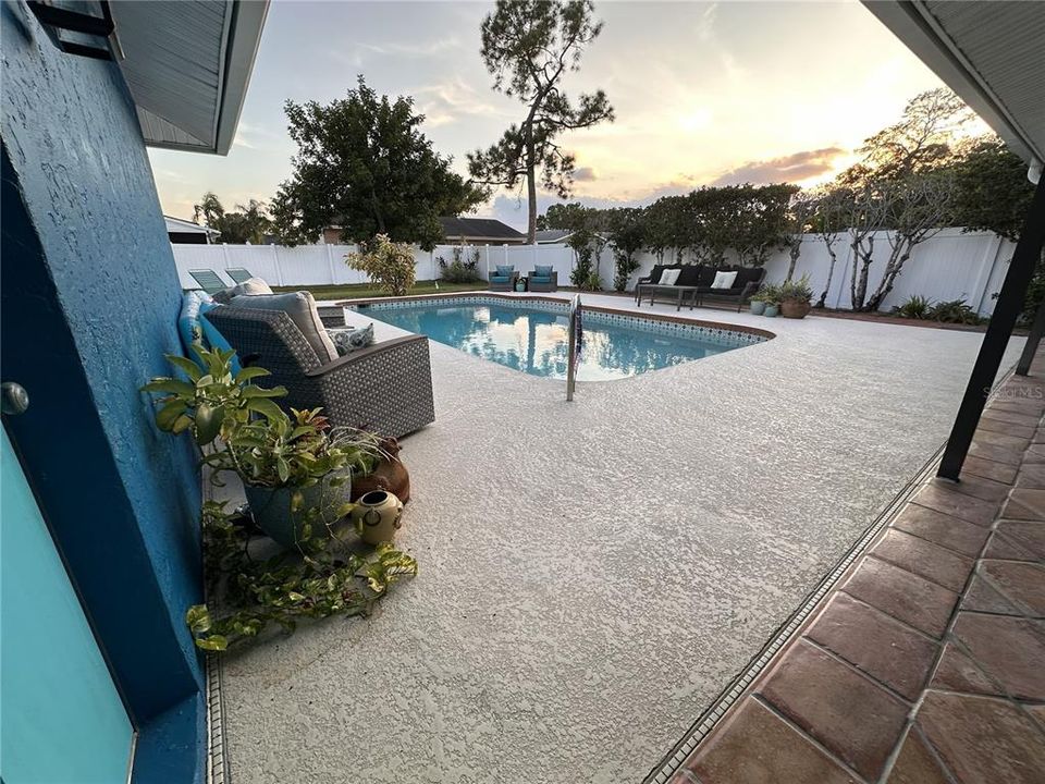 For Sale: $569,000 (3 beds, 2 baths, 1982 Square Feet)