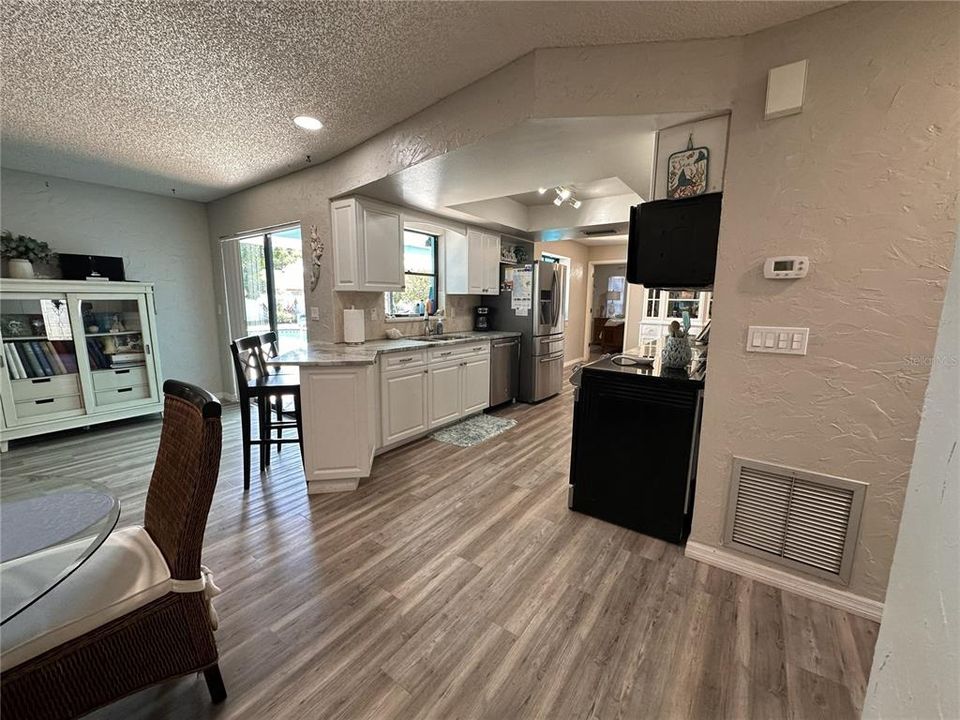 For Sale: $569,000 (3 beds, 2 baths, 1982 Square Feet)