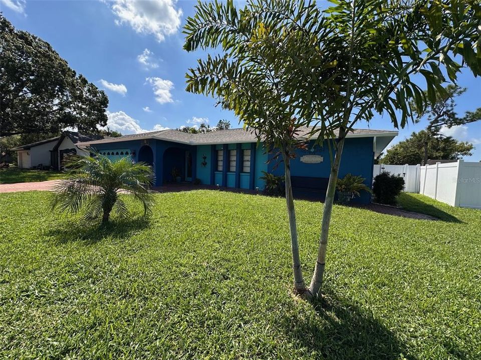 For Sale: $569,000 (3 beds, 2 baths, 1982 Square Feet)