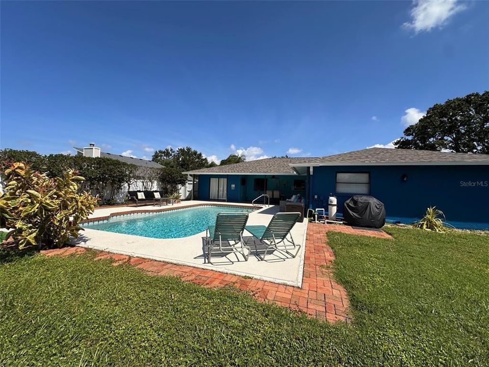 For Sale: $569,000 (3 beds, 2 baths, 1982 Square Feet)