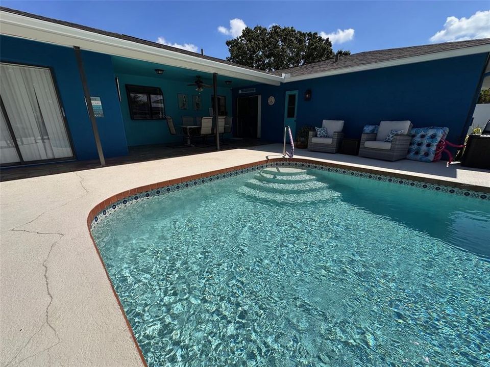 For Sale: $569,000 (3 beds, 2 baths, 1982 Square Feet)