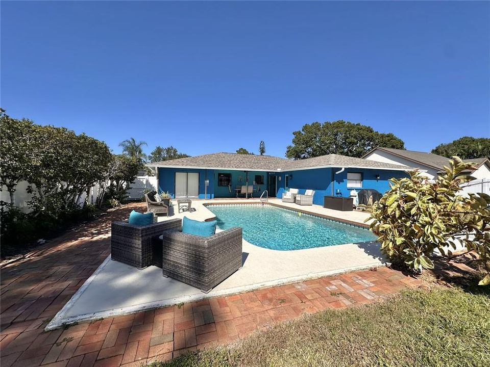 For Sale: $569,000 (3 beds, 2 baths, 1982 Square Feet)