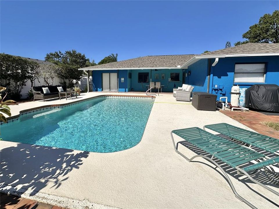 For Sale: $569,000 (3 beds, 2 baths, 1982 Square Feet)