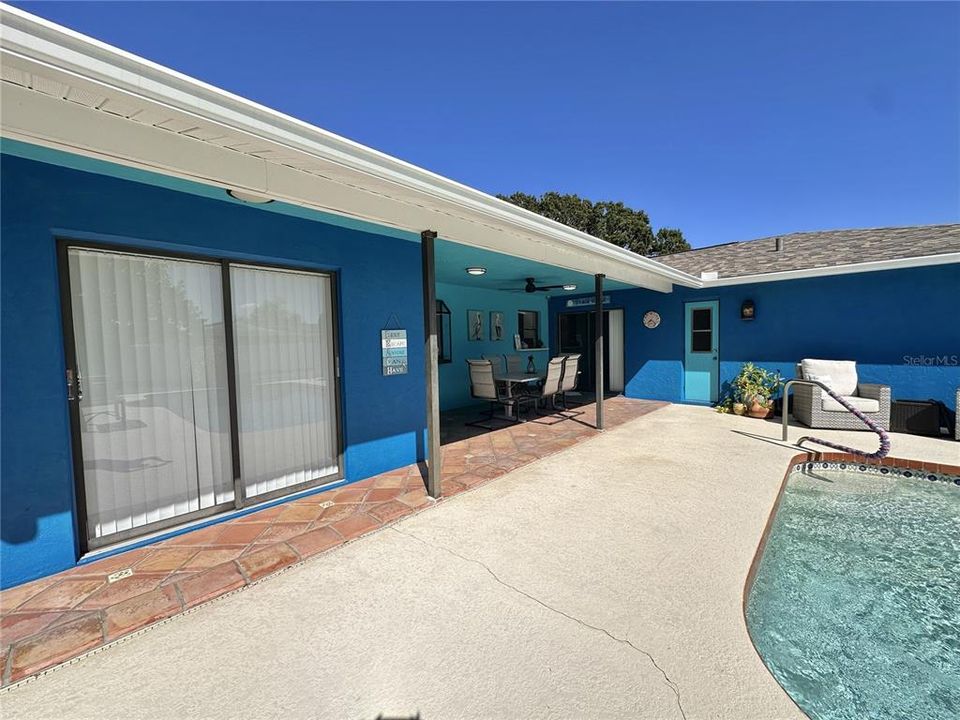 For Sale: $569,000 (3 beds, 2 baths, 1982 Square Feet)