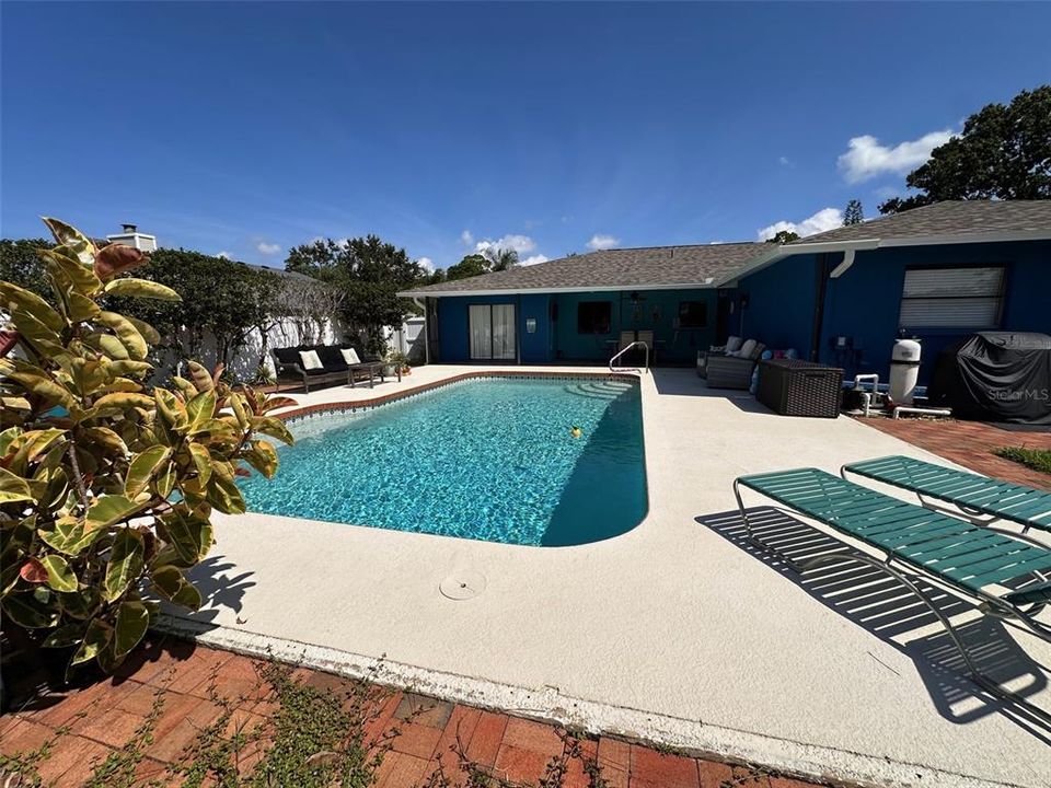 For Sale: $569,000 (3 beds, 2 baths, 1982 Square Feet)