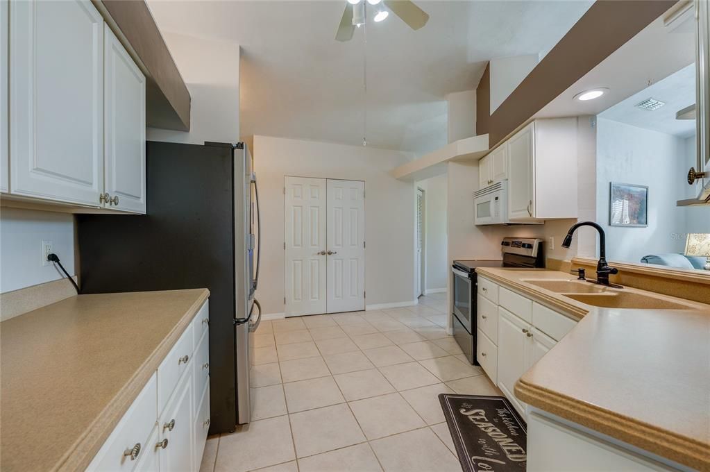 На продажу: $398,700 (3 спален, 2 ванн, 1620 Квадратных фут)