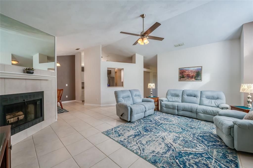 На продажу: $398,700 (3 спален, 2 ванн, 1620 Квадратных фут)