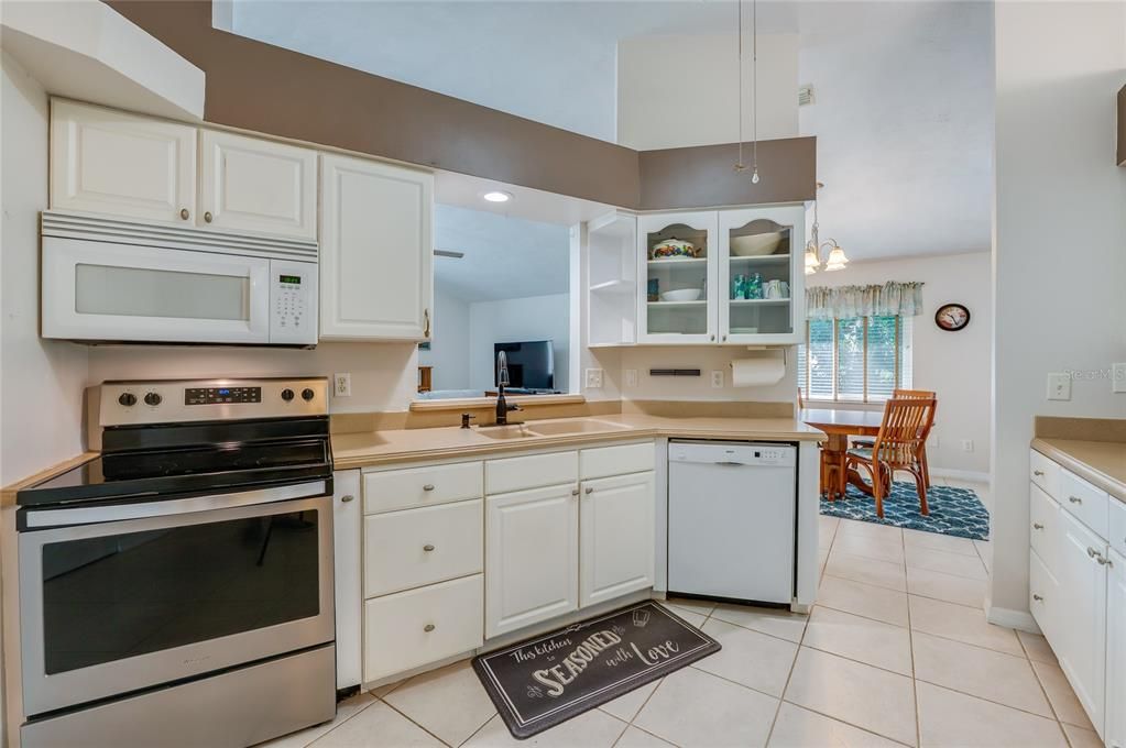 На продажу: $398,700 (3 спален, 2 ванн, 1620 Квадратных фут)