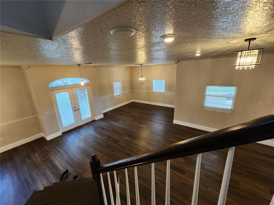 For Sale: $650,000 (5 beds, 3 baths, 2960 Square Feet)