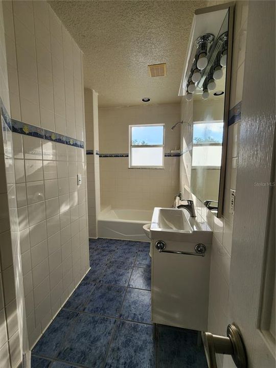 For Sale: $650,000 (5 beds, 3 baths, 2960 Square Feet)