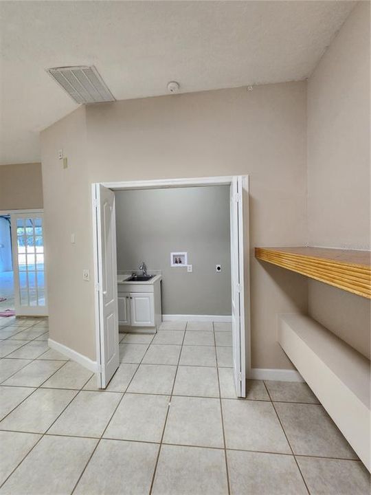 For Sale: $650,000 (5 beds, 3 baths, 2960 Square Feet)