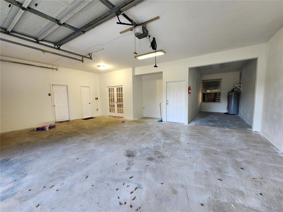 For Sale: $650,000 (5 beds, 3 baths, 2960 Square Feet)