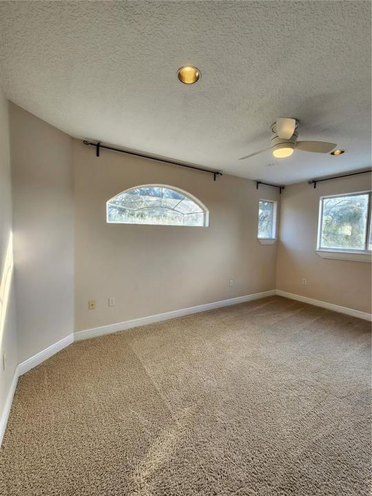 For Sale: $650,000 (5 beds, 3 baths, 2960 Square Feet)