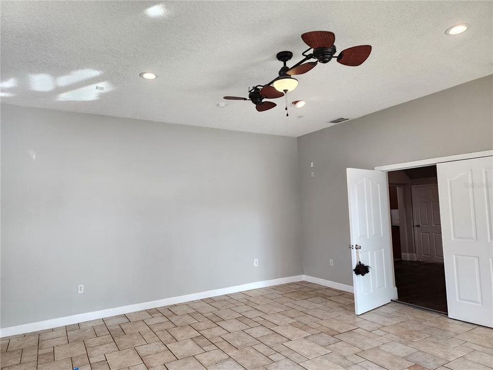 For Sale: $650,000 (5 beds, 3 baths, 2960 Square Feet)