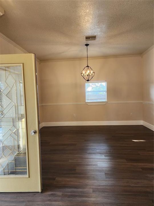 For Sale: $650,000 (5 beds, 3 baths, 2960 Square Feet)